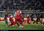 دیدار تیم‌های فوتبال ذوب آهن و پرسپولیس