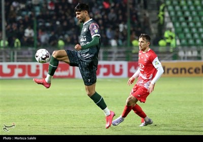 دیدار تیم‌های فوتبال ذوب آهن و پرسپولیس