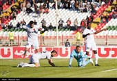 دیدار تیم‌های فوتبال تراکتور و مس رفسنجان