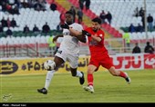دیدار تیم‌های فوتبال تراکتور و مس رفسنجان