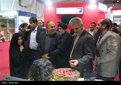 نمایشگاهی با طعم خرما، انجیر و انار در شیراز