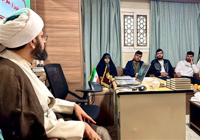 دیدار جوانان زائر در مدینه با مسئولین بعثه مقام معظم رهبری