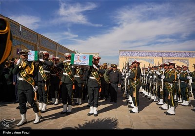 آیین وداع و طواف پیکر پاک و مطهر سربازان شهید فراجا در حرم شاهچراغ (ع) شیراز