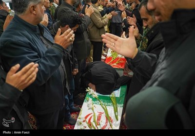آیین وداع و طواف پیکر پاک و مطهر سربازان شهید فراجا در حرم شاهچراغ (ع) شیراز