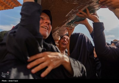 آیین وداع و طواف پیکر پاک و مطهر سربازان شهید فراجا در حرم شاهچراغ (ع) شیراز