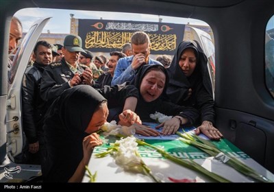 آیین وداع و طواف پیکر پاک و مطهر سربازان شهید فراجا در حرم شاهچراغ (ع) شیراز