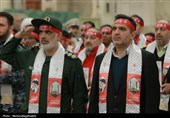 غبارروبی مرقد مطهر امام راحل توسط بسیجیان کاشان+تصویر