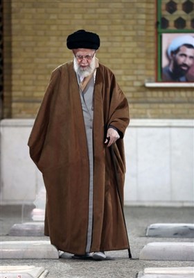 حضور رهبر انقلاب اسلامی در حرم مطهر حضرت امام خمینی (ره)