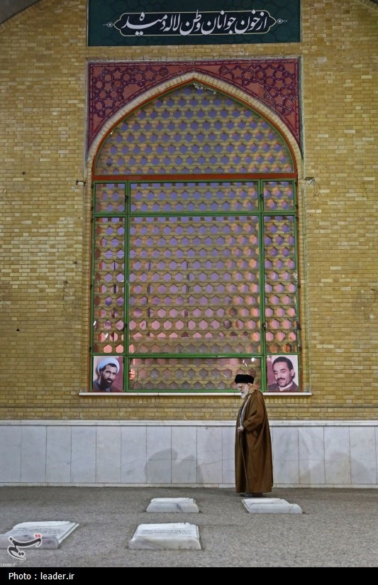 حضور رهبر انقلاب اسلامی در حرم مطهر حضرت امام خمینی (ره)- عک ...