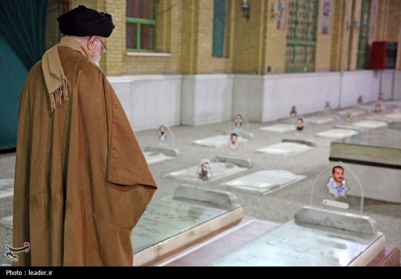 حضور رهبر انقلاب اسلامی در حرم مطهر حضرت امام خمینی (ره)- عک ...