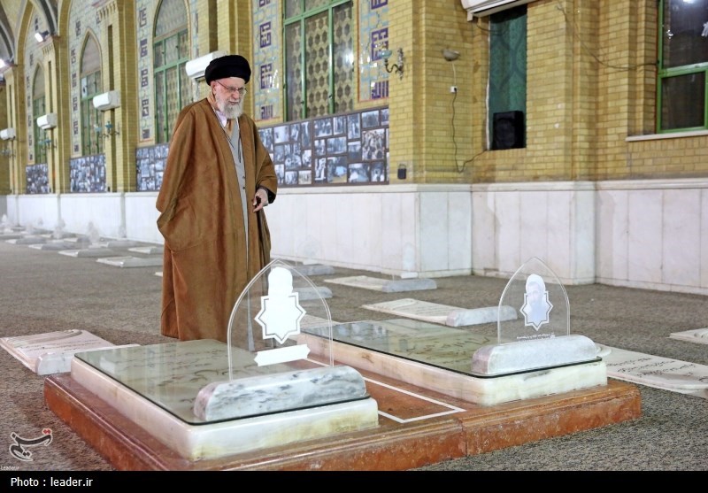حضور رهبر انقلاب اسلامی در حرم مطهر حضرت امام خمینی (ره)- عک ...