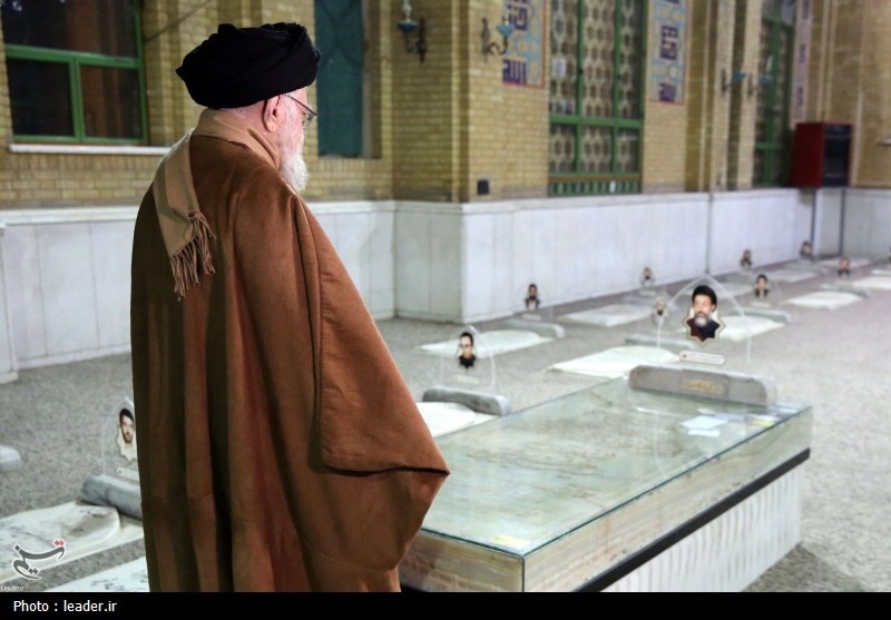 حضور رهبر انقلاب اسلامی در حرم مطهر حضرت امام خمینی (ره)- عک ...