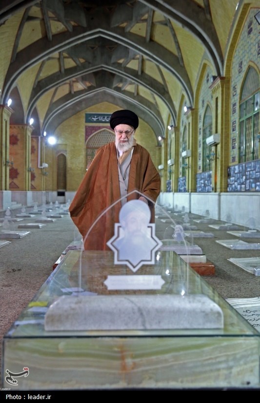 حضور رهبر انقلاب اسلامی در حرم مطهر حضرت امام خمینی (ره)- عک ...