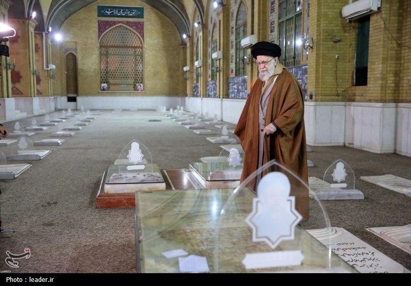 حضور رهبر انقلاب اسلامی در حرم مطهر حضرت امام خمینی (ره)- عک ...