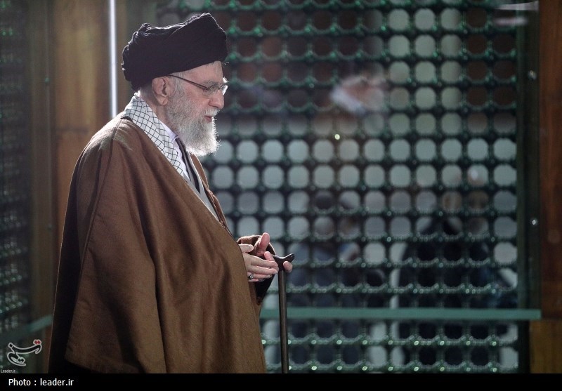 Leader Visits Mausoleum of Imam Khomeini Ahead of Revolution Anniversary