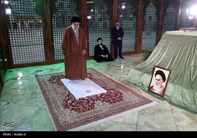 حضور رهبر انقلاب اسلامی در حرم مطهر حضرت امام خمینی (ره)
