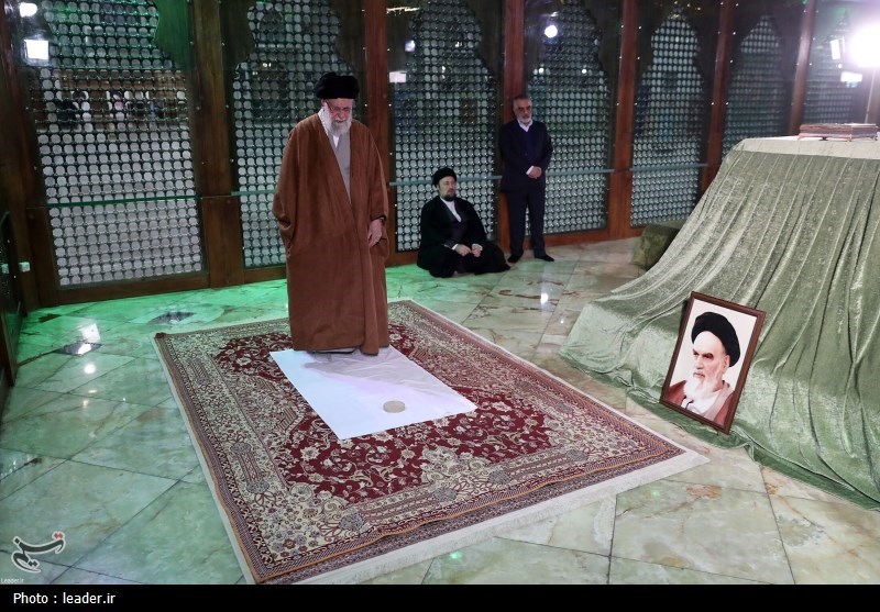 حضور رهبر انقلاب اسلامی در حرم مطهر حضرت امام خمینی (ره)- عک ...