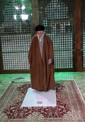 حضور رهبر انقلاب اسلامی در حرم مطهر حضرت امام خمینی (ره)- عک ...