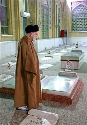 حضور رهبر انقلاب اسلامی در حرم مطهر حضرت امام خمینی (ره)