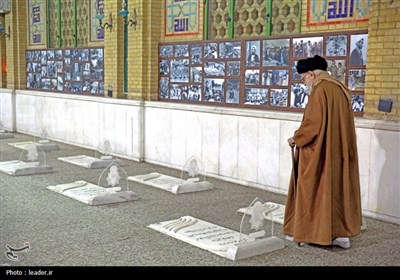 حضور رهبر انقلاب اسلامی در حرم مطهر حضرت امام خمینی (ره)- عک ...