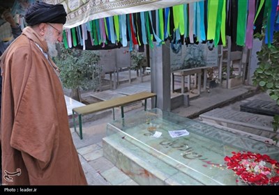 حضور رهبر انقلاب اسلامی در حرم مطهر حضرت امام خمینی (ره)