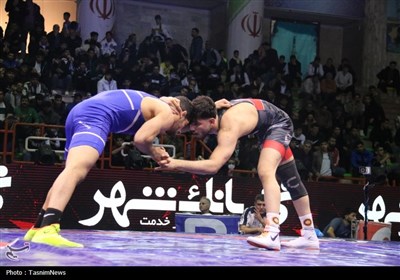 مسابقات کشتی آزاد قهرمانی جوانان کشور در کرمانشاه