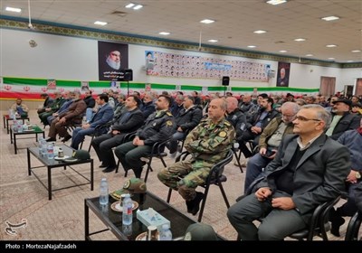 غبارروبی گلزار شهدای کاشان در اولین روز دهه فجر