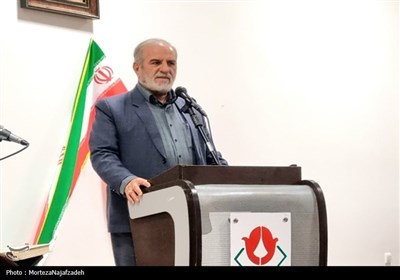 غبارروبی گلزار شهدای کاشان در اولین روز دهه فجر