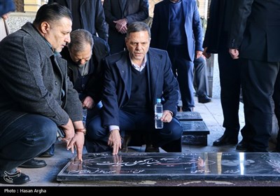 گلباران گلزار شهدا به مناسبت آغاز دهه فجر در زنجان