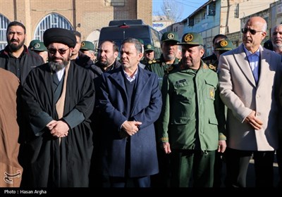 گلباران گلزار شهدا به مناسبت آغاز دهه فجر در زنجان