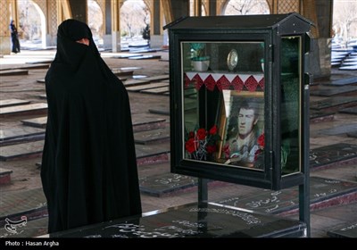 گلباران گلزار شهدا به مناسبت آغاز دهه فجر در زنجان
