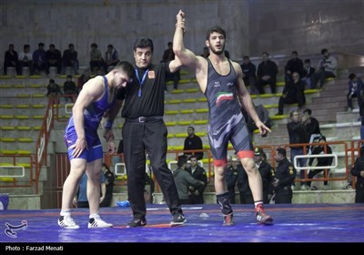 رقابتهای کشتی جوانان کشور در کرمانشاه