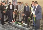 عطرافشانی و گلباران مزار شهدای بوشهر