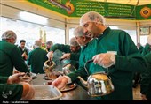 خادمان کرمانی در چایخانه حرم مطهر رضوی