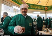 خادمان کرمانی در چایخانه حرم مطهر رضوی