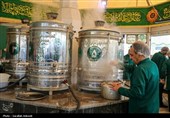 خادمان کرمانی در چایخانه حرم مطهر رضوی