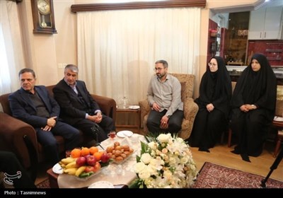 دیدار رئیس سازمان انرژی اتمی با خانواده شهید شهریاری
