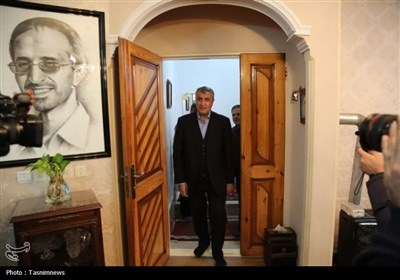 دیدار رئیس سازمان انرژی اتمی با خانواده شهید شهریاری