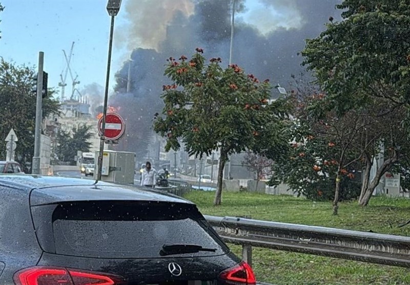 בהלה בגוש דן: שריפה גדולה ליד תחנה בתל אביב