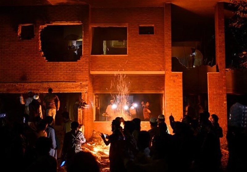 Bangladesh Protesters Torch Ousted PM Sheikh Hasina&apos;s Father&apos;s Home