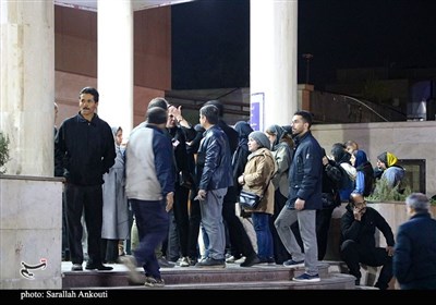 لحظه انتقال دانش آموزان مصدوم حادثه واژگونی اتوبوس به بیمارستان شهید باهنر کرمان