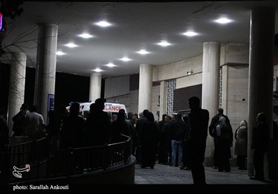 لحظه انتقال دانش آموزان مصدوم حادثه واژگونی اتوبوس به بیمارستان شهید باهنر کرمان