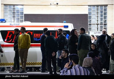 لحظه انتقال دانش آموزان مصدوم حادثه واژگونی اتوبوس به بیمارستان شهید باهنر کرمان