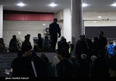 لحظه انتقال دانش آموزان مصدوم حادثه واژگونی اتوبوس به بیمارستان شهید باهنر کرمان