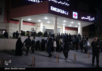 لحظه انتقال دانش آموزان مصدوم حادثه واژگونی اتوبوس به بیمارستان شهید باهنر کرمان