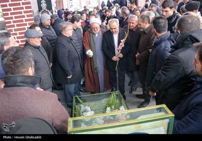 غبارروبی مزار شهدا