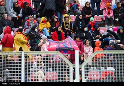 دیدار تیم های فوتبال نساجی مازندران و چادر ملو اردکان