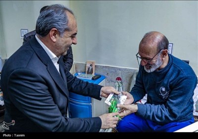 عیادت و تجلیل استاندار آذربایجان شرقی از جانبازان بستری در بیمارستان فجر تبریز