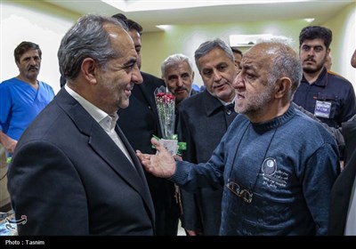 عیادت و تجلیل استاندار آذربایجان شرقی از جانبازان بستری در بیمارستان فجر تبریز