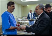 عیادت و تجلیل استاندار آذربایجان شرقی از جانبازان بستری در بیمارستان فجر تبریز